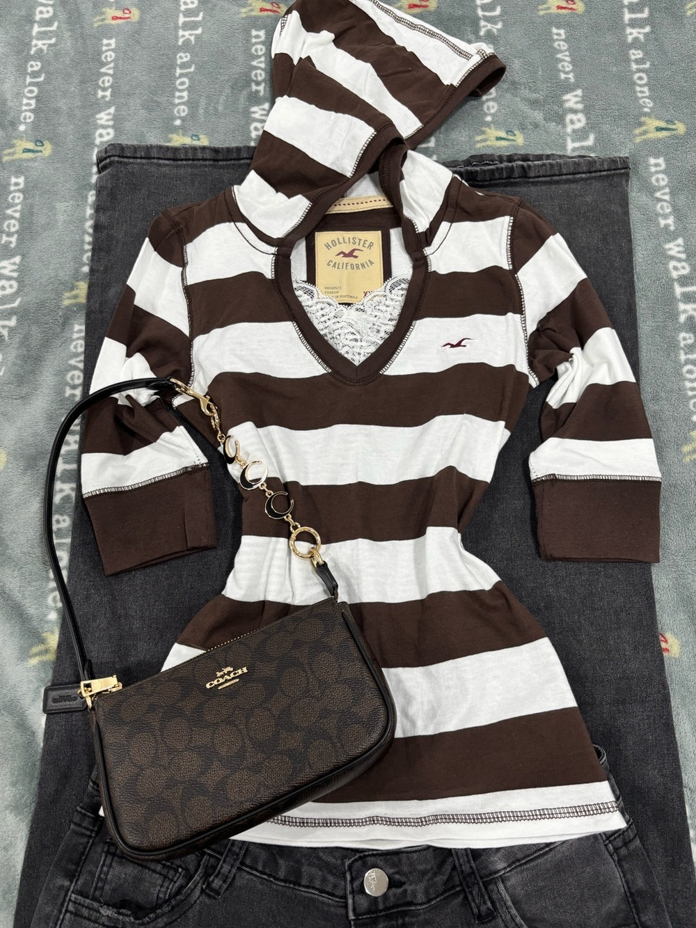 y2k-style Hollister Co. XS white & brown striped hooded T-shirt